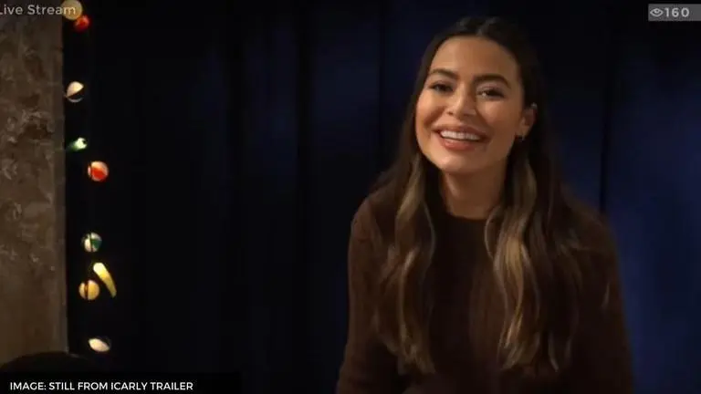 'iCarly' trailer out: Miranda Cosgrove returns as Carly Shay in the reboot of hit sitcom icarly trailer