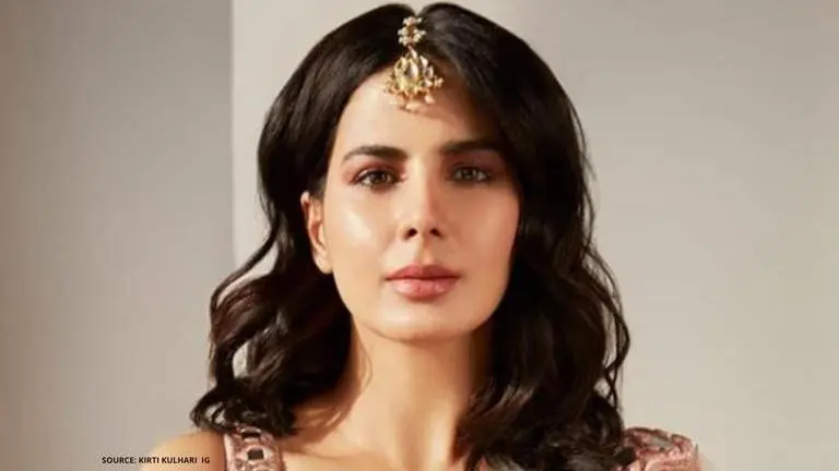 Kirti Kulhari says Ribhu Dasgupta developed her character in 'The Girl On The Train' Kirti Kulhari