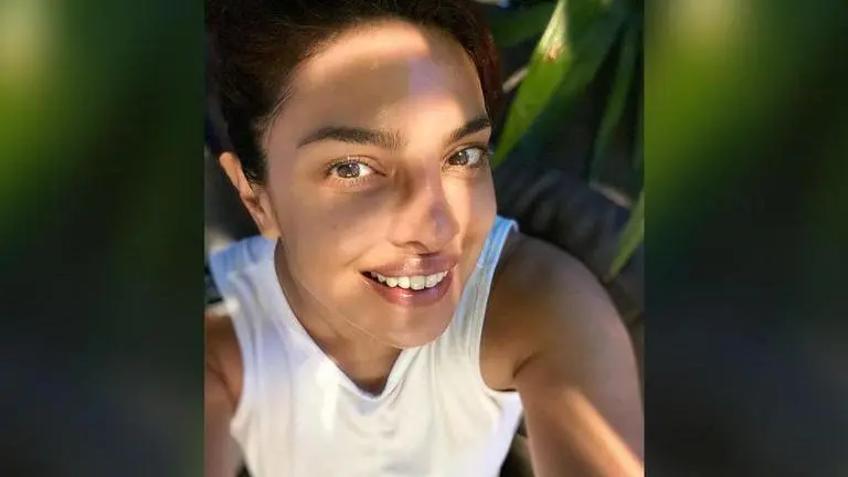 Priyanka Chopra posts a no-makeup selfie and Nick Jonas can't help but outpour his love Priyanka Chopra
