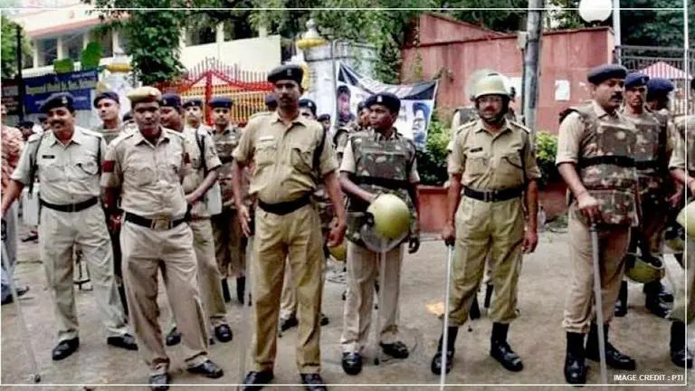 Delhi: Groom's car catches fire, police on lockdown duty drop him to wedding venue Delhi