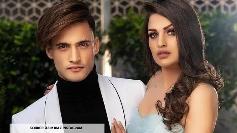 Asim Riaz posts shirtless beach picture; girlfriend Himanshi Khurana leaves witty comment Asim Riaz