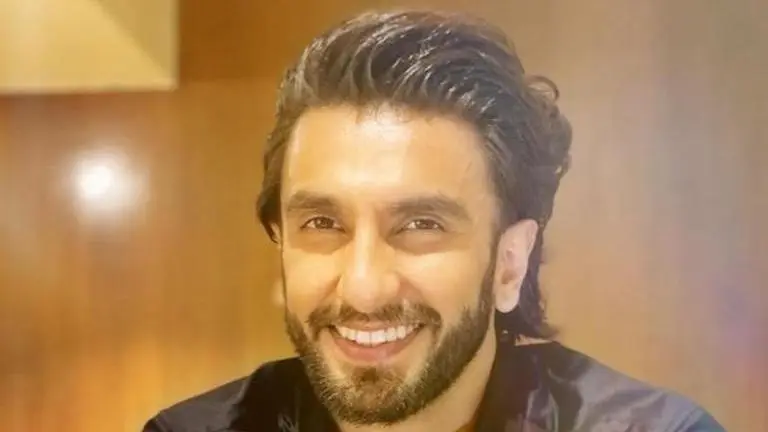Ranveer Singh posts monochrome pic of himself depicting 'Monday Mood', see pic Ranveer Singh