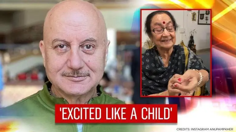 Anupam Kher documents mom Dulari's reaction to a 'token of love', says 'she was delighted' Anupam Kher documents mom Dulari's reaction to a 'token of love', says 'she was delighted'