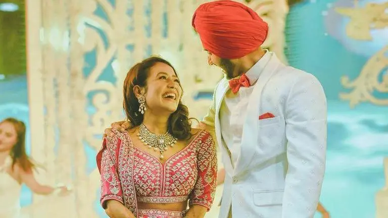 Neha Kakkar, Rohanpreet Singh celebrate one-month anniversary; drop 'small gift' for fans Neha Kakkar, Rohanpreet Singh share romantic posts while celebrating one-month anniversary