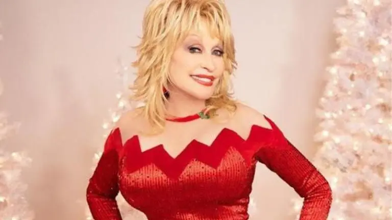 Dolly Parton's bonus song I Still Believe from new album A Holly Dolly Christmas out now dolly parton