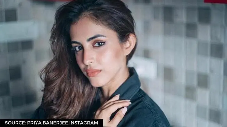 Priya Banerjee recreates 'Biggini shoot' video with Ravi Dubey and Vin Rana; watch Priya Banerjee