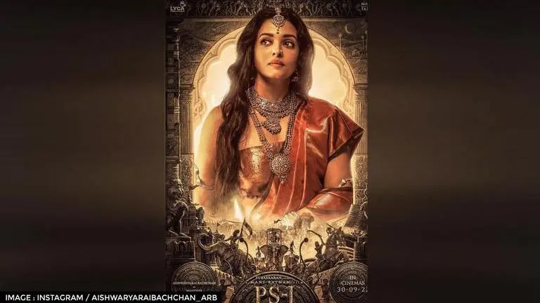 Aishwarya Rai looks regal as Queen Nandini in 'Ponniyin Selvan's BTS picture Aishwarya Rai