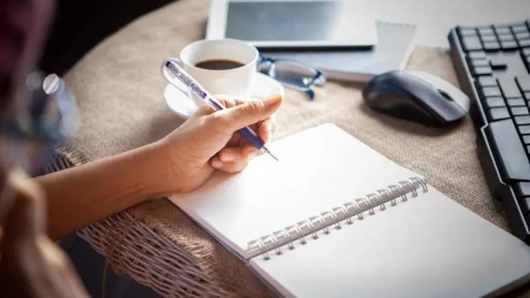 What is International Lefthanders day? See its history, siginificance & how its celebrated What is international lefthanders day