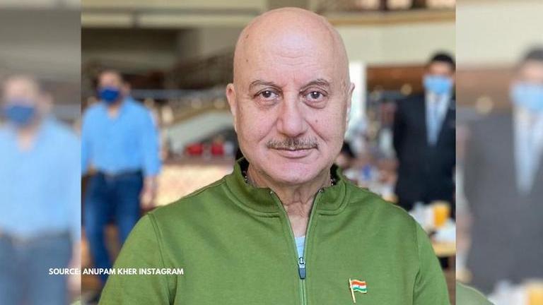 Anupam Kher helps change a kid's tears into laughter, fans praise the ...