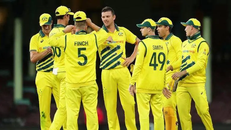 Australia beats NZ in 1st ODI with no spectators at SCG
