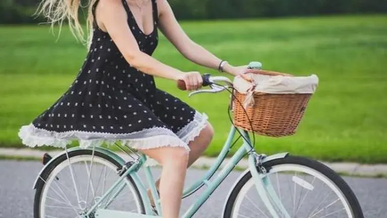 Viral Video: Man's promptness saves girl from freak accident; WATCH Viral video