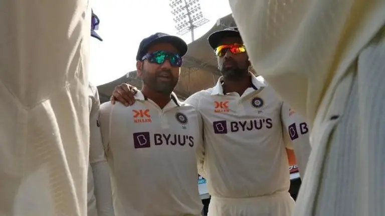 'He looked out of form': Former India player feels Rohit Sharma needs to step up Sanjay Manjrekar and Rohit Sharma