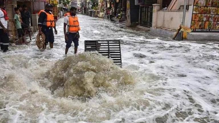 Heavy rains trigger flash floods in Jammu | Republic World