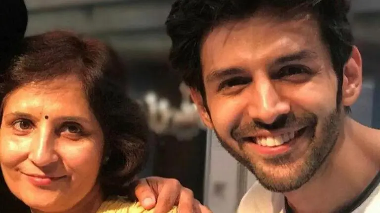 Kartik Aaryan pens emotional note on mother's battle with cancer, applauds her courage kartik aaryan