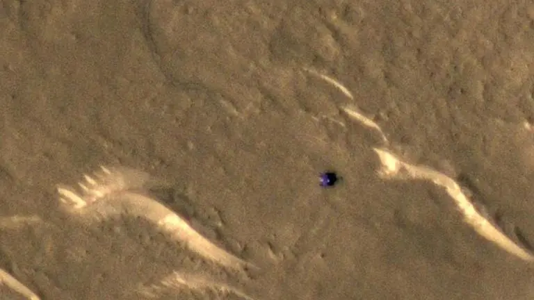 NASA's orbiter captures stunning bird's eye view of Mars rover from an altitude of 288 km NASA