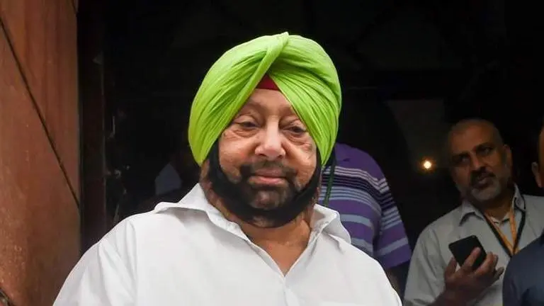 Amarinder, Khattar pay tributes to Mahatma Gandhi, Lal Bahadur Shastri