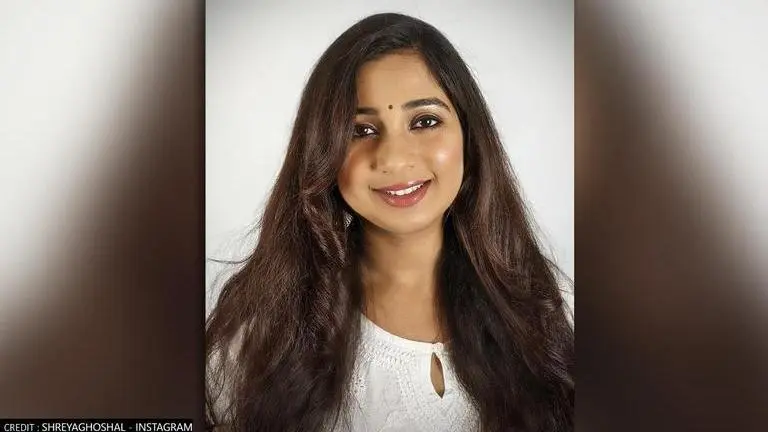 Shreya Ghoshal completes 19 years in Bollywood, thanks Sanjay Leela Bhansali for 'Devdas' Shreya Ghoshal