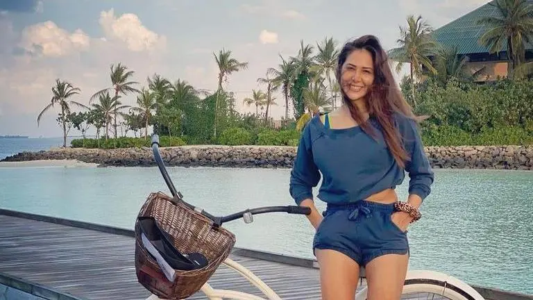 Kim Sharma shares a 'Shady Sunday' pic from her Maldives vacay; See photo Kim Sharma