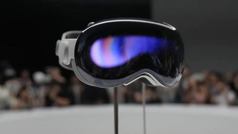Apple unveils sleek, $3,500 'Vision Pro' goggles. Will they be what VR has been looking for? apple vr device