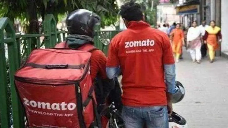 Mumbai Police tells Swiggy, Zomato & Domino's to avert traffic violations during delivery Mumbai