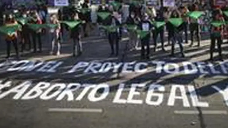 Argentina abortion rights protest defies lockdown Argentina abortion rights protest defies lockdown
