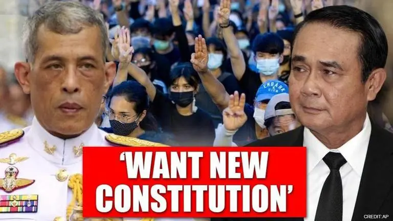 Thai pro-democracy protesters hand letter with demand for King to Police chief Thai