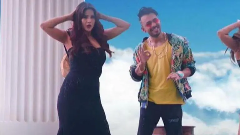 Tony Kakkar & Shehnaaz's Net Worth is as rocking as their latest 'Kurta Pyjama' song shehnaaz gill
