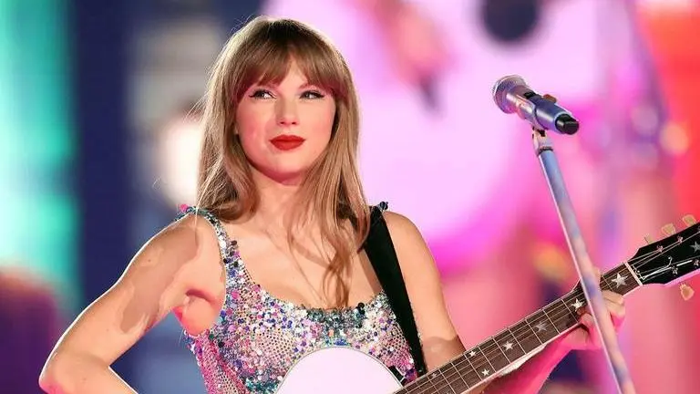After Harry Styles, Taylor Swift gets attacked by a flying object at her concert Harry Styles