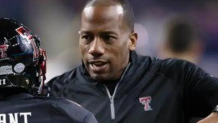 Oklahoma hires Jones as WR coach, passing game coordinator Emmett Jones