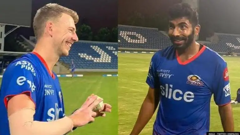 Jasprit Bumrah offers iPad to teammate Riley Meredith in exchange of yorker success; Watch Jasprit Bumrah