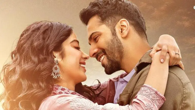 Varun Dhawan, Janhvi Kapoor starrer Bawaal poster teases romance in the backdrop of war Varun Dhawan