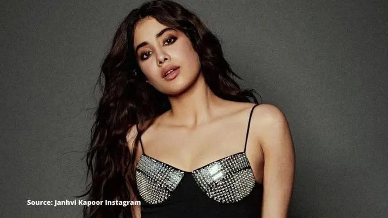 Janhvi Kapoor dazzles in a white saree for 'Roohi' promotions | See pictures janhvi kapoor