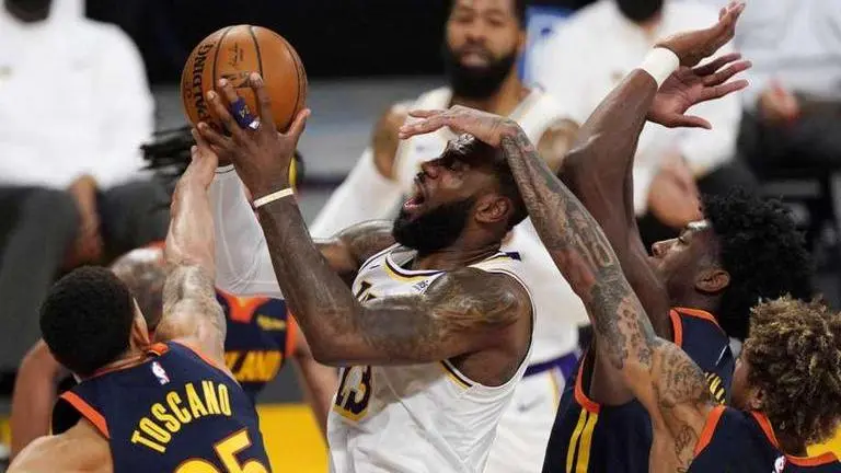 James scores 19 in 1,300th regular-season game in Lakers win