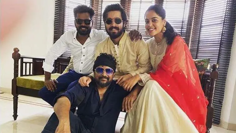 Tamil Bigg Boss 1 contestants Snehan, Harish Kalyan & Bindu reunite for Arav's wedding Arav and Raahei