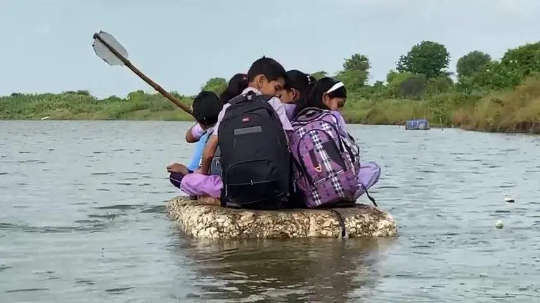 Children brave dangerous waters to row to school in this Maharashtra village | WATCH Maharashtra