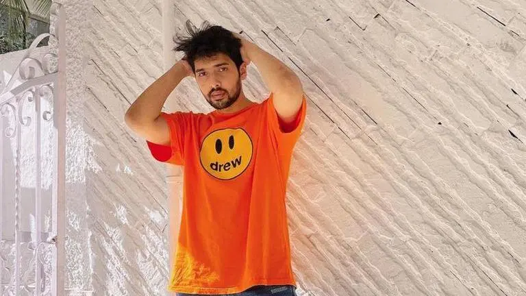 Armaan Malik shows what happens when he is left alone in hotel room, see pictures here armaan malik