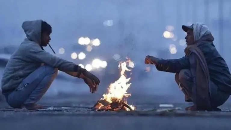 Cold day in Delhi as mercury dips to 6 degrees Celsius