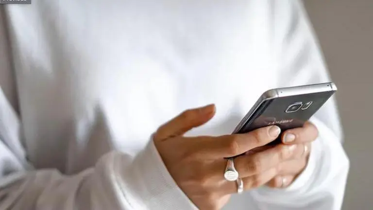 All UK phones to get emergency alert system to warn of life-threatening events