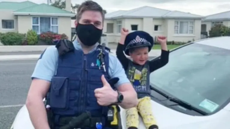 New Zealand Police's response to 4-year-old boy's invite to 'see his toys' wins Internet New Zealand