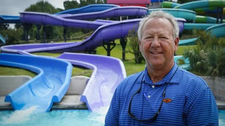 US: As beach towns open, businesses are short foreign workers