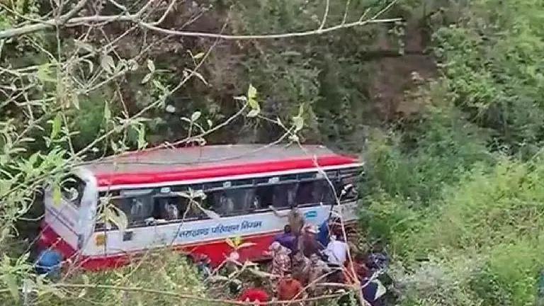Uttarakhand: 22 injured, 2 killed as bus falls into a ditch on Mussoorie-Dehradun Road Mussourie-Dehradun road