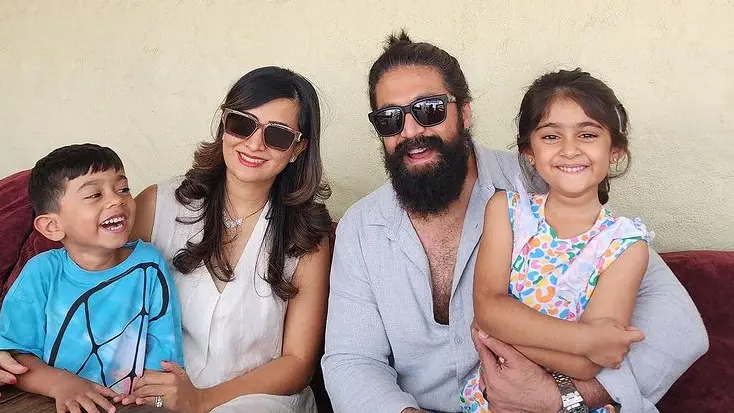 Yash Enjoys Valentine's Day Lunch with Wife Radhika Pandit, Kids Yash