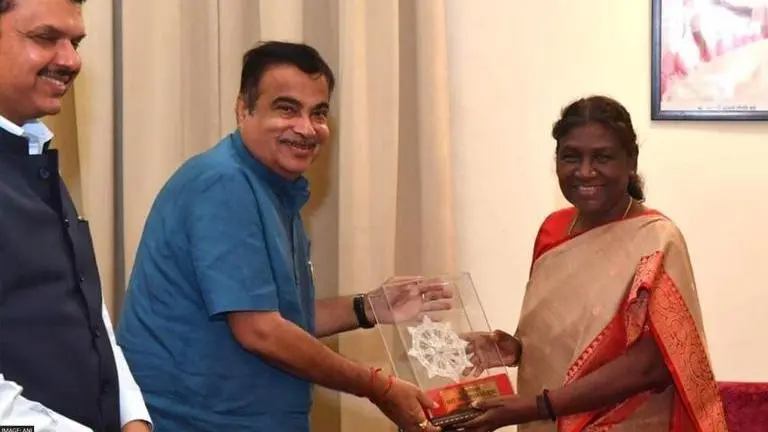 India News LIVE | Union Minister Nitin Gadkari meets President Droupadi Murmu India news