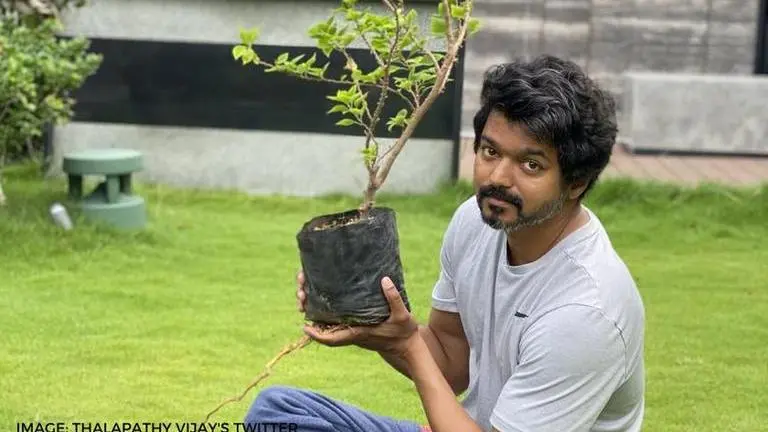 DYK Thalapathy Vijay played the role of a child artist in the 1st 5 films of his career? Thalapathy Vijay