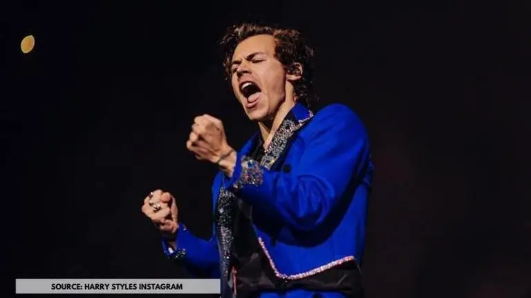 Harry Styles concludes his B-day post with "Love Love Love"; Twitterati trends the phrase harry styles