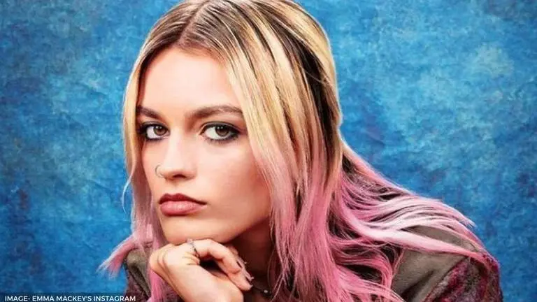'Sex Education's' Maeve's picture on Netflix gets fans demanding for season 3 release sex education