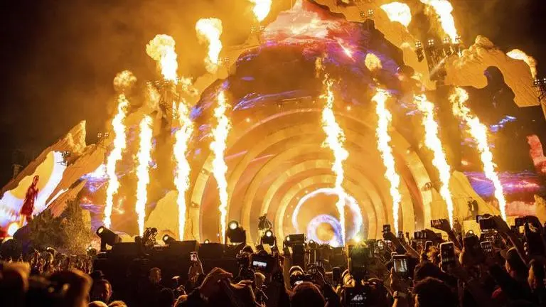 Astroworld Festival: 8 dead, hundreds hurt in crowd surge at Travis Scott concert Astroworld Fest, travis scott
