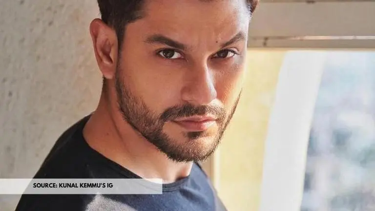 Kunal Kemmu shares a glimpse of his new avatar, says 'New Year, New Look' Kunal Kemmu