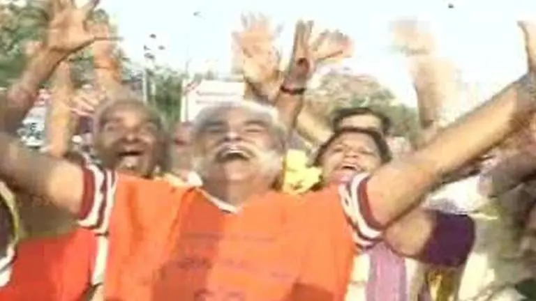 Madhya Pradesh: 'Laughter protest' in Bhopal on damaged road to draw govt's attention Madhya Pradesh