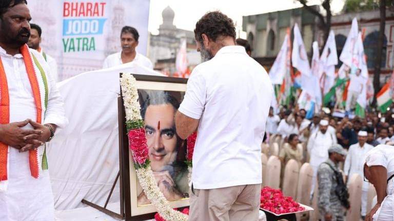 Bharat jodo yatra: rahul gandhi unfurls national flag in front of charminar